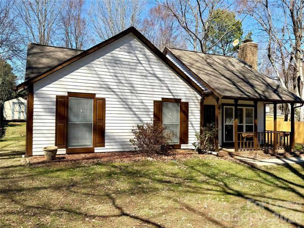 6621 Goldfinch Road , Charlotte, NC 28227