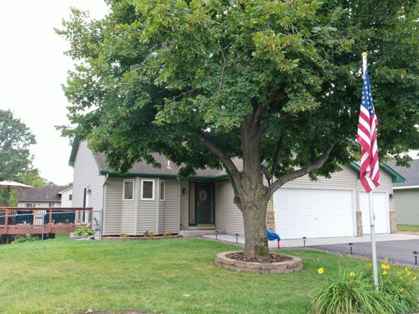 25724 Goldfinch Avenue, Wyoming, MN 55092