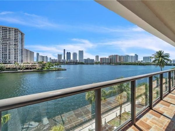4000 NE 168th St , Unit PH1A, North Miami Beach, FL 33160