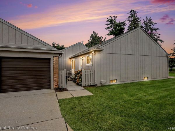 12486 CAMBRIDGE BLVD 10 MILE AND RUSHTON, Green Oak Township, Mi 48169