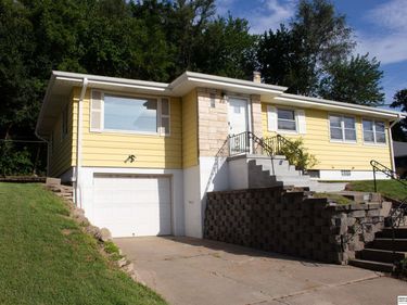 1607 S 50 Street, Omaha, NE 68106