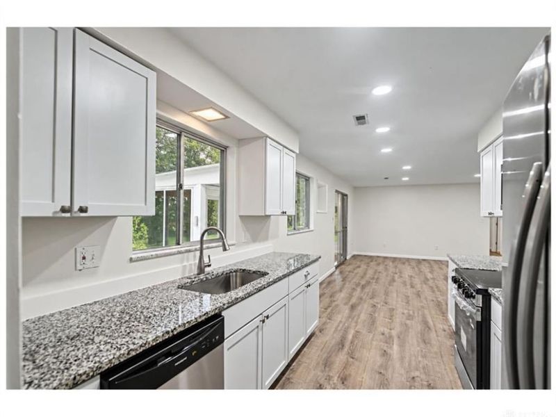 350 Blairwood Drive, Dayton, OH 45426 Photo 12