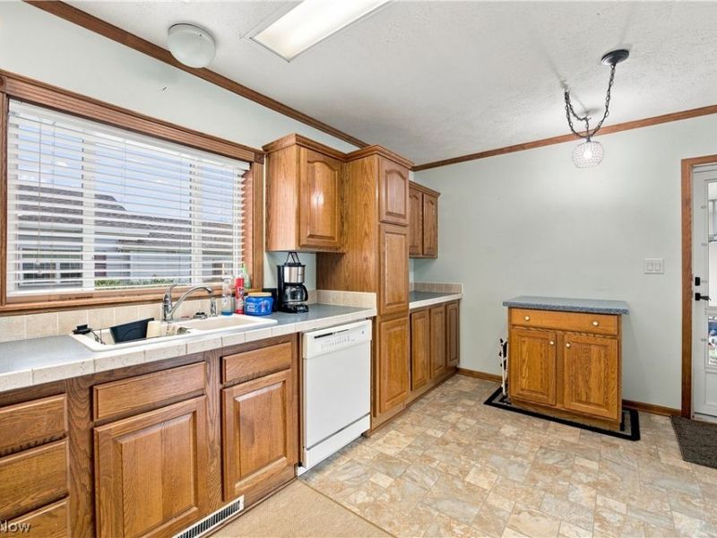 151 Orion Drive NW, Dover, OH 44622 Photo 12
