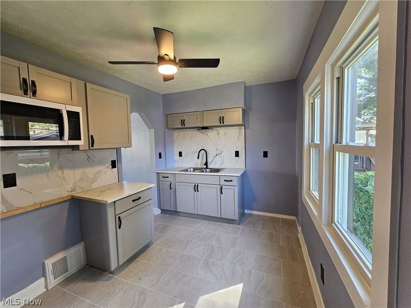 3388 W 118th Street, Cleveland, OH 44111 Photo 10