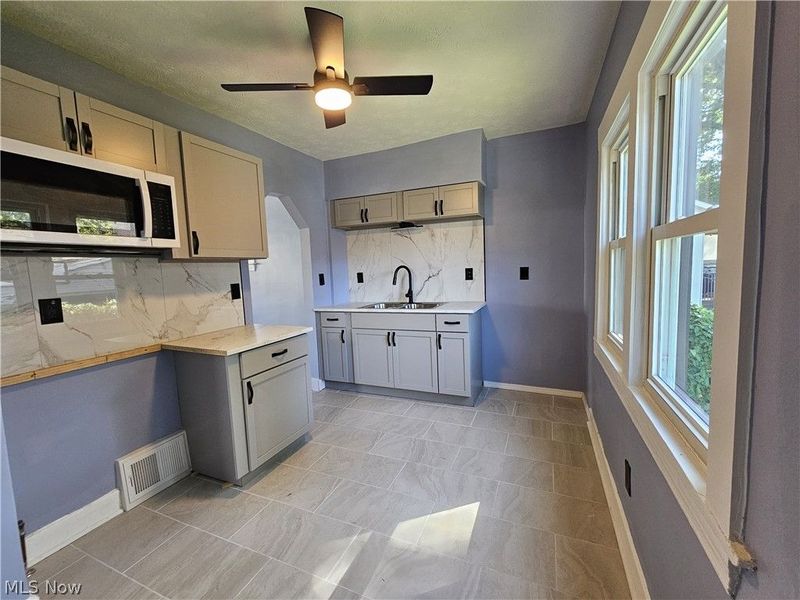 3388 W 118th Street, Cleveland, OH 44111 Photo 9