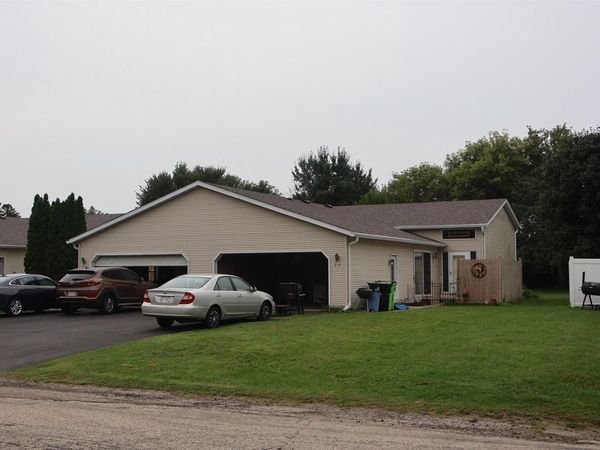 212 - 214 Eilbes Avenue, Beaver Dam, WI 53916