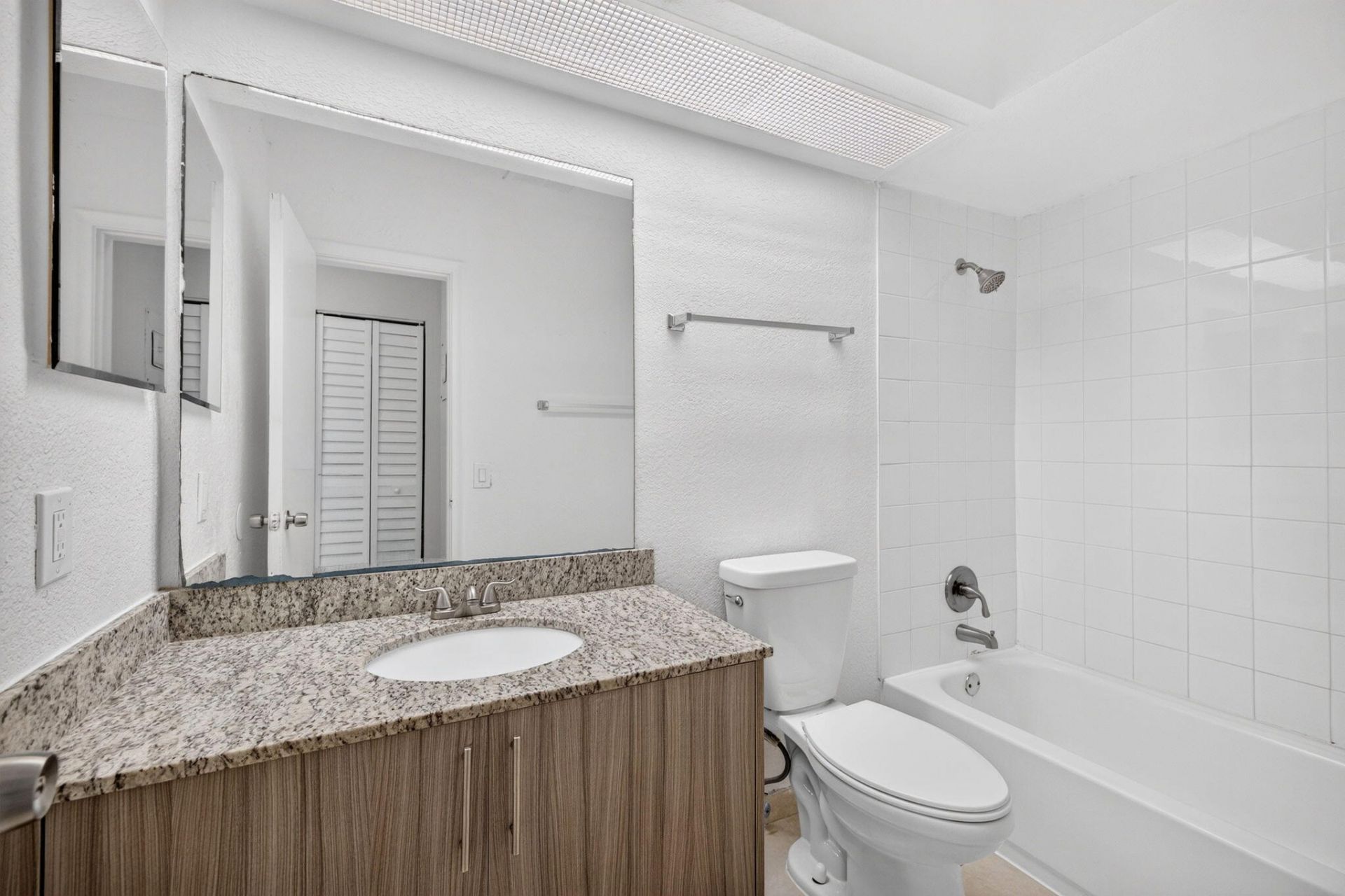 1007 W Prospect, Unit 205, Fort Lauderdale, FL 33309 Photo