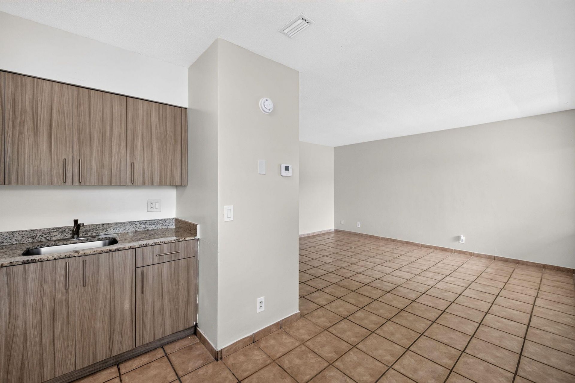 1007 W Prospect, Unit 205, Fort Lauderdale, FL 33309 Photo