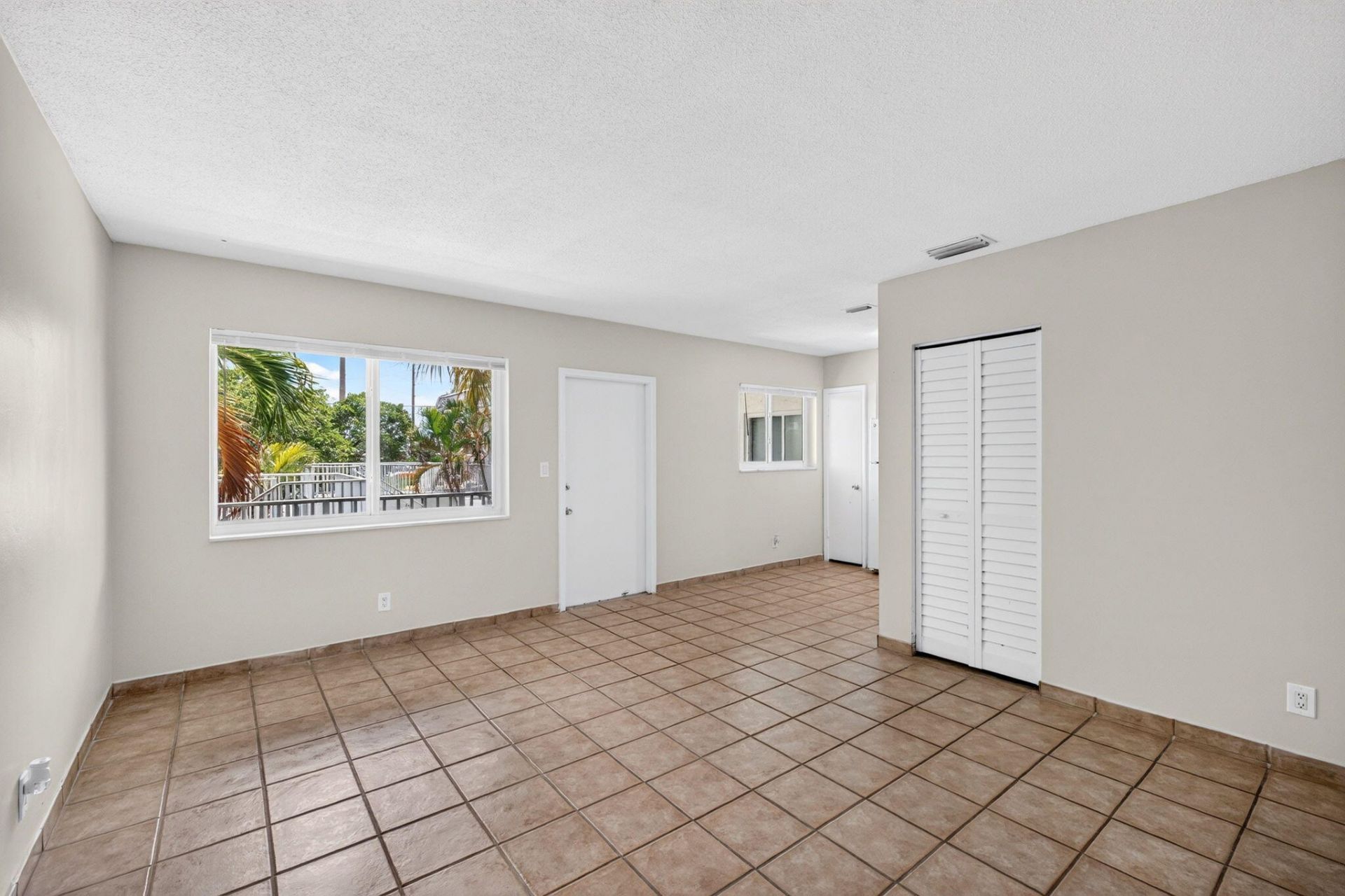 1007 W Prospect, Unit 205, Fort Lauderdale, FL 33309 Photo