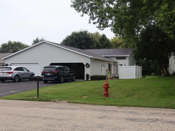 216 - 218 Eilbes Avenue, Beaver Dam, WI 53916