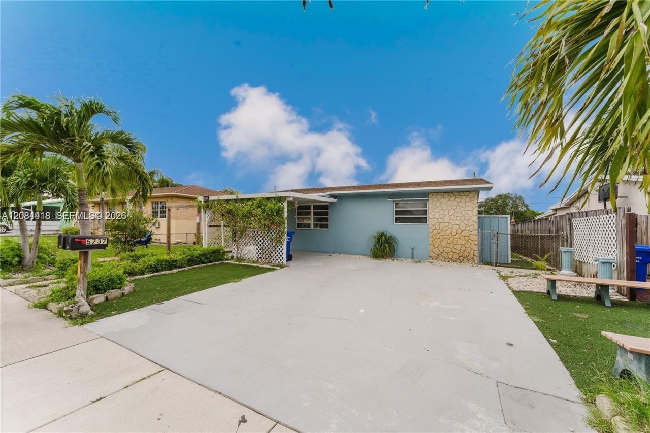 5737 Grant St, Unit 2, Hollywood, FL 33021 Photo