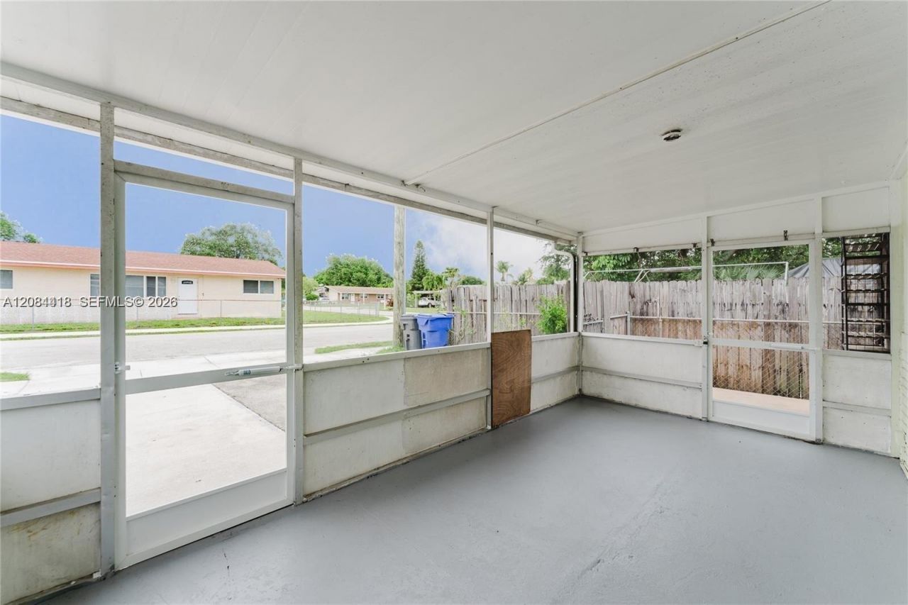 5737 Grant St, Unit 2, Hollywood, FL 33021 Photo
