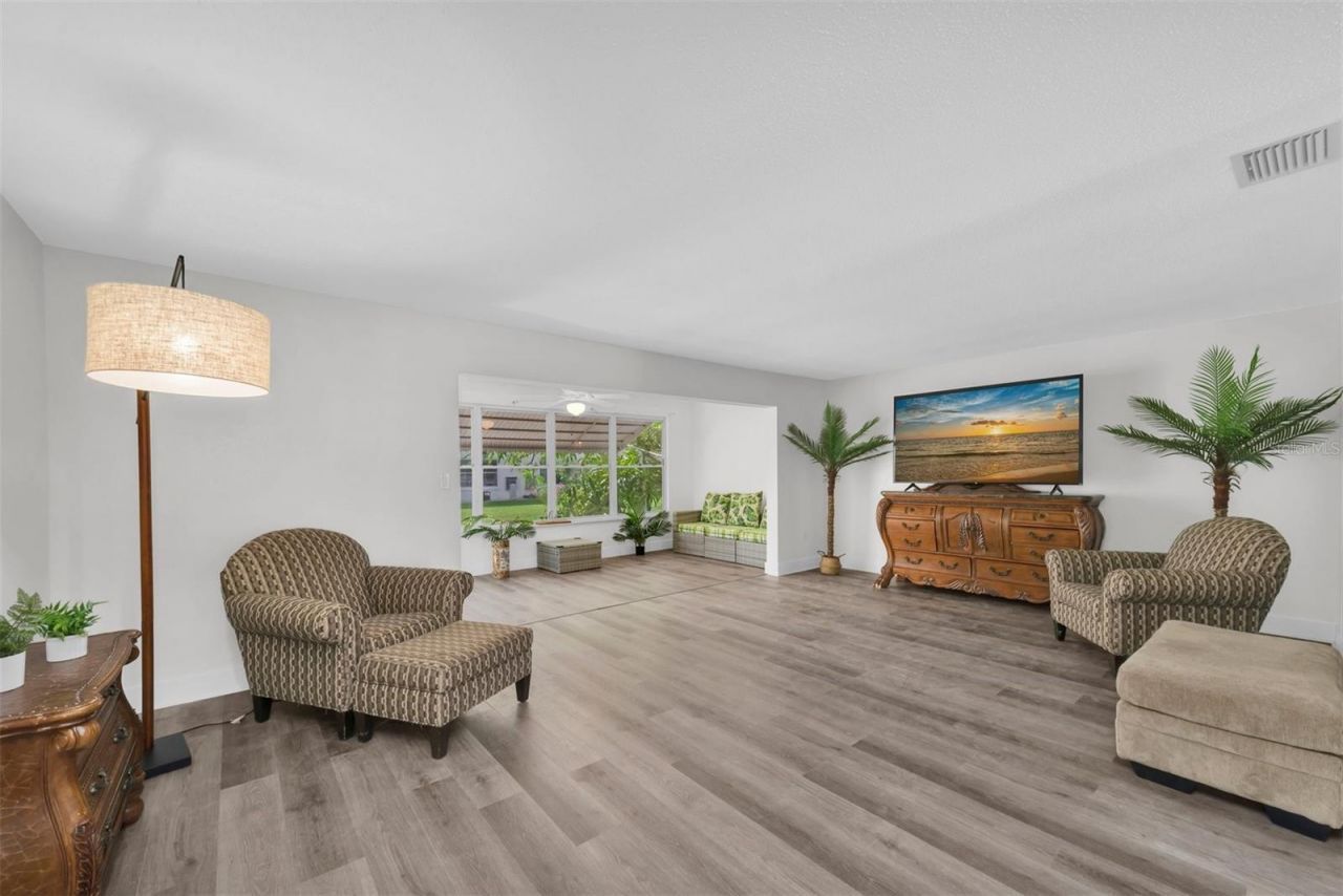 3018 59th Street S, Unit 111, Gulfport, FL 33707 Photo
