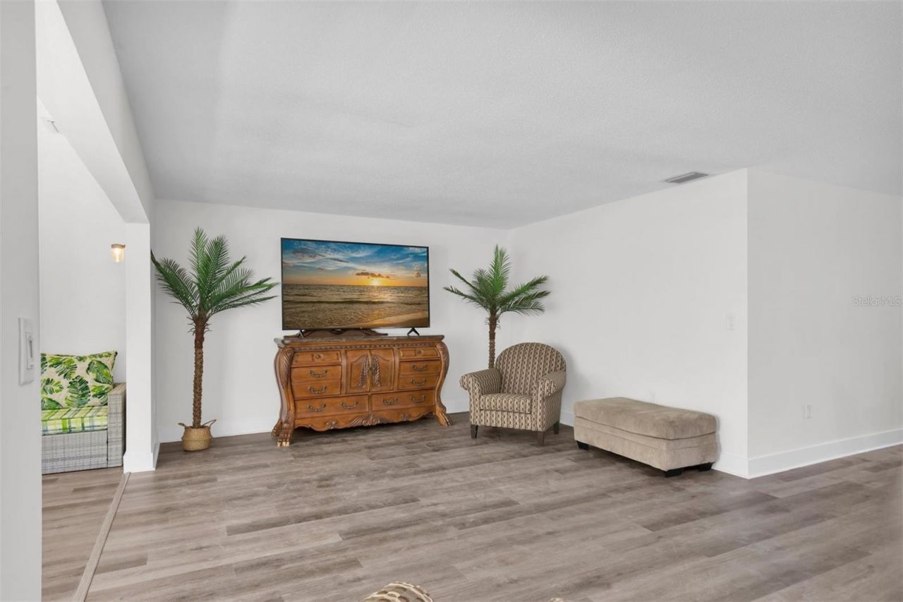 3018 59th Street S, Unit 111, Gulfport, FL 33707 Photo
