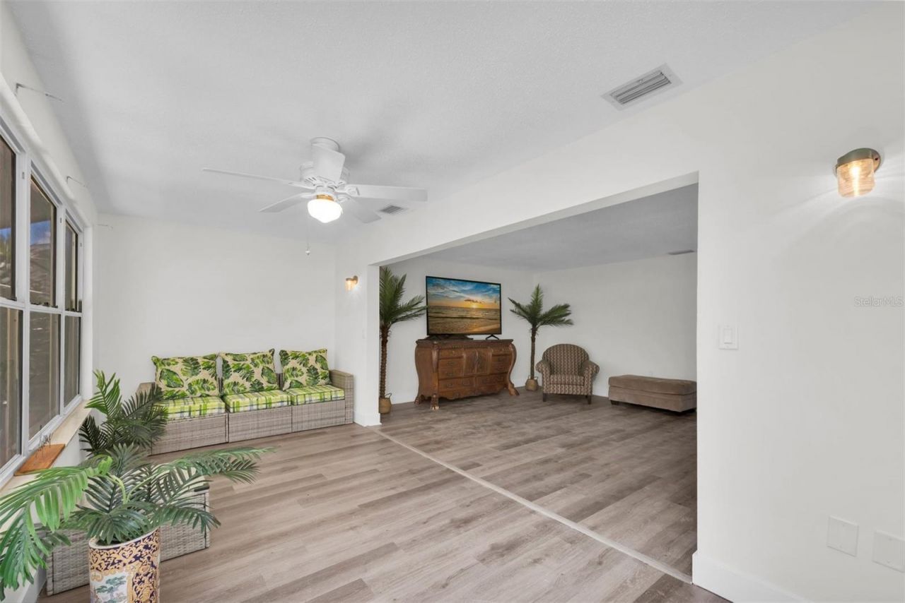 3018 59th Street S, Unit 111, Gulfport, FL 33707 Photo