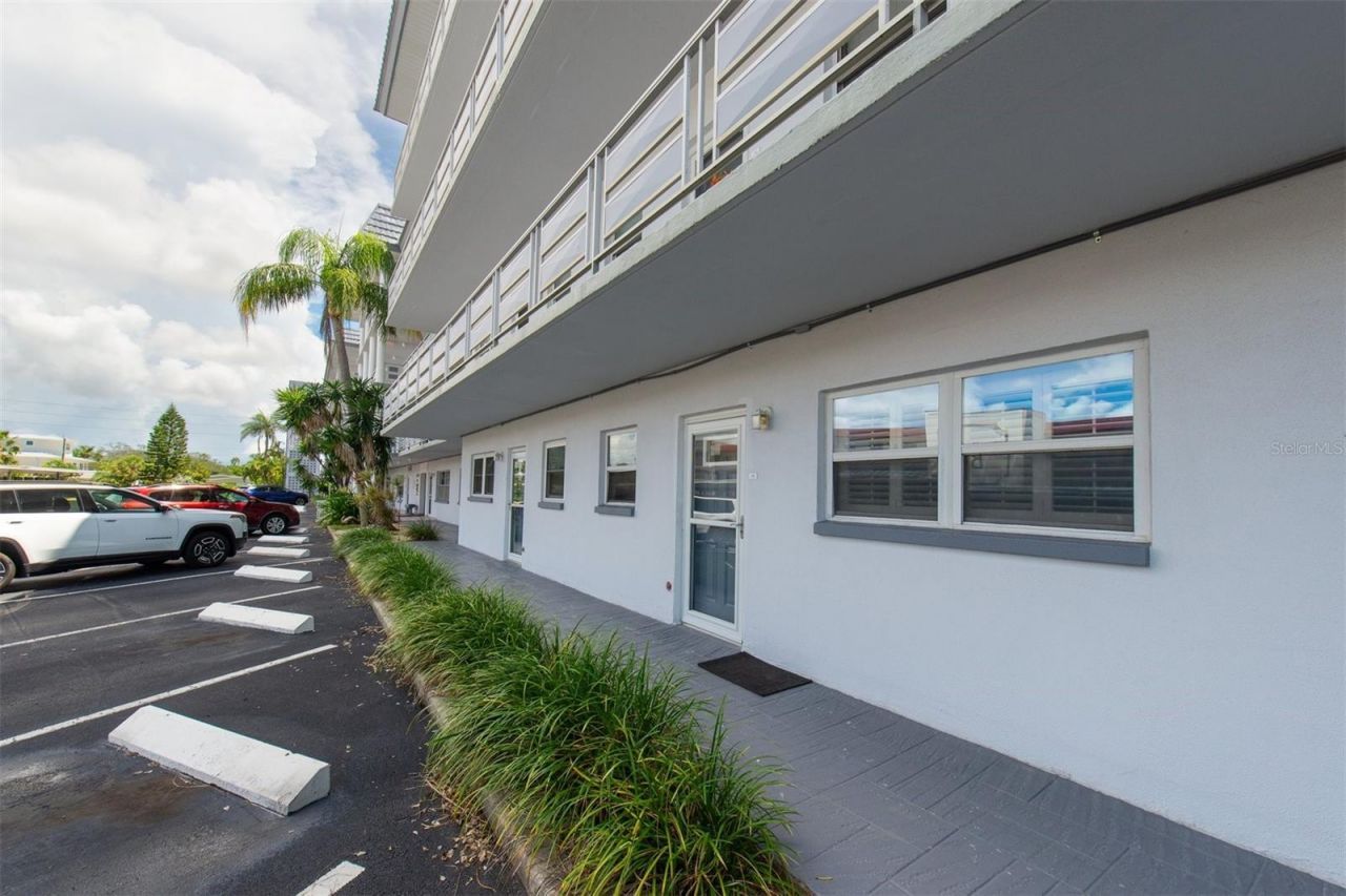 3018 59th Street S, Unit 111, Gulfport, FL 33707 Photo