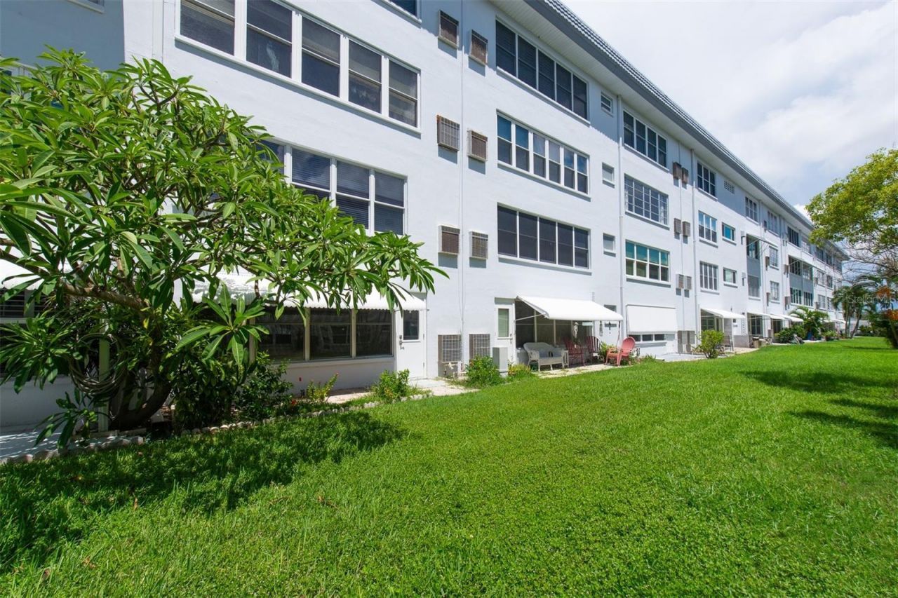3018 59th Street S, Unit 111, Gulfport, FL 33707 Photo