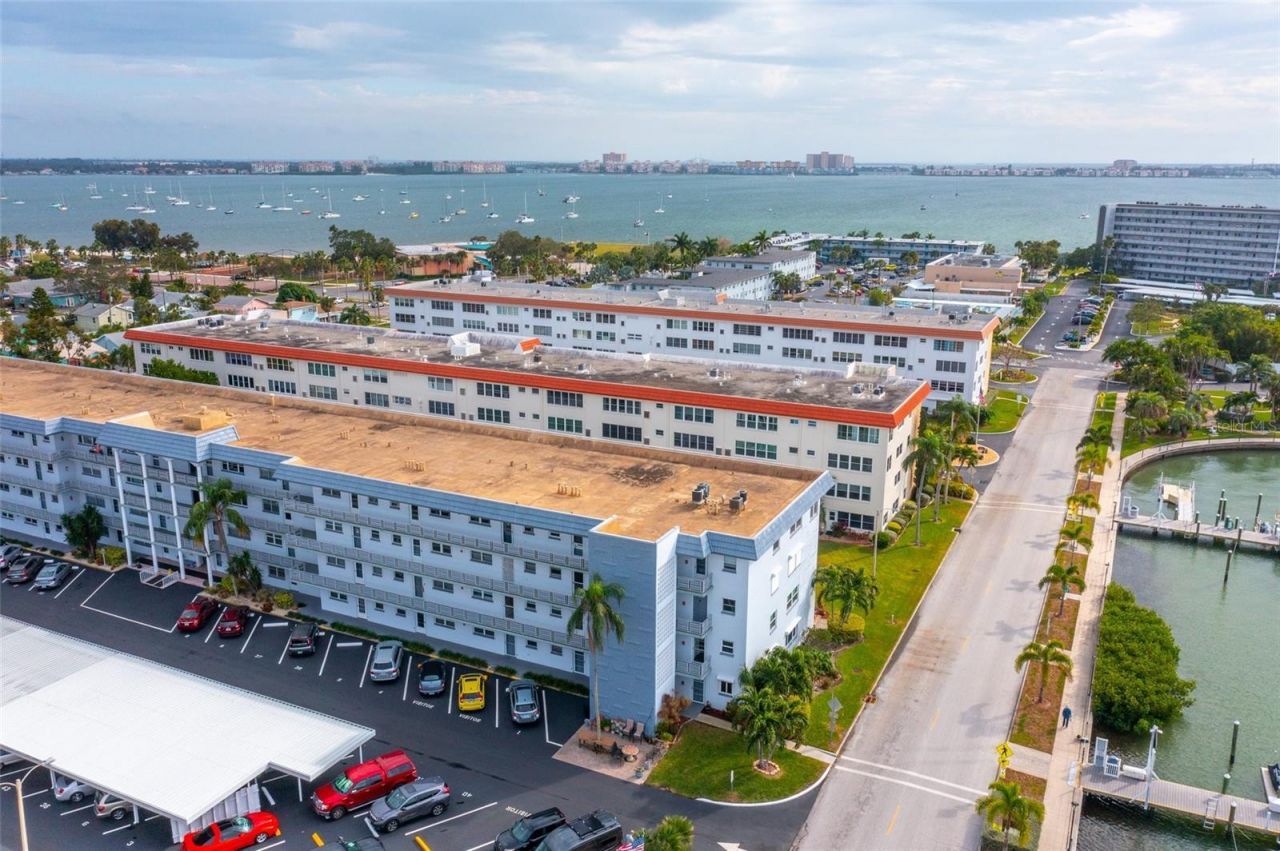 3018 59th Street S, Unit 111, Gulfport, FL 33707 Photo