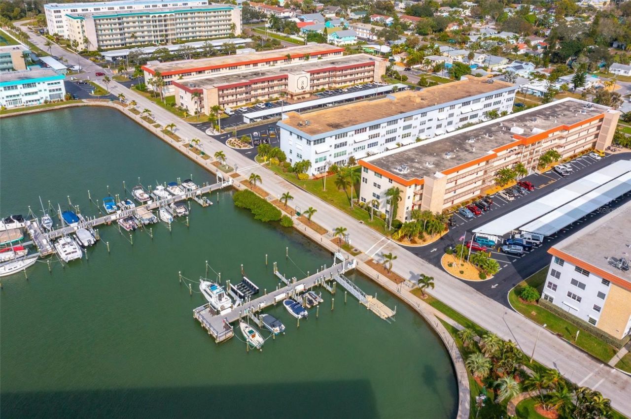 3018 59th Street S, Unit 111, Gulfport, FL 33707 Photo