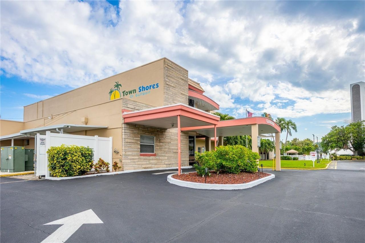 3018 59th Street S, Unit 111, Gulfport, FL 33707 Photo
