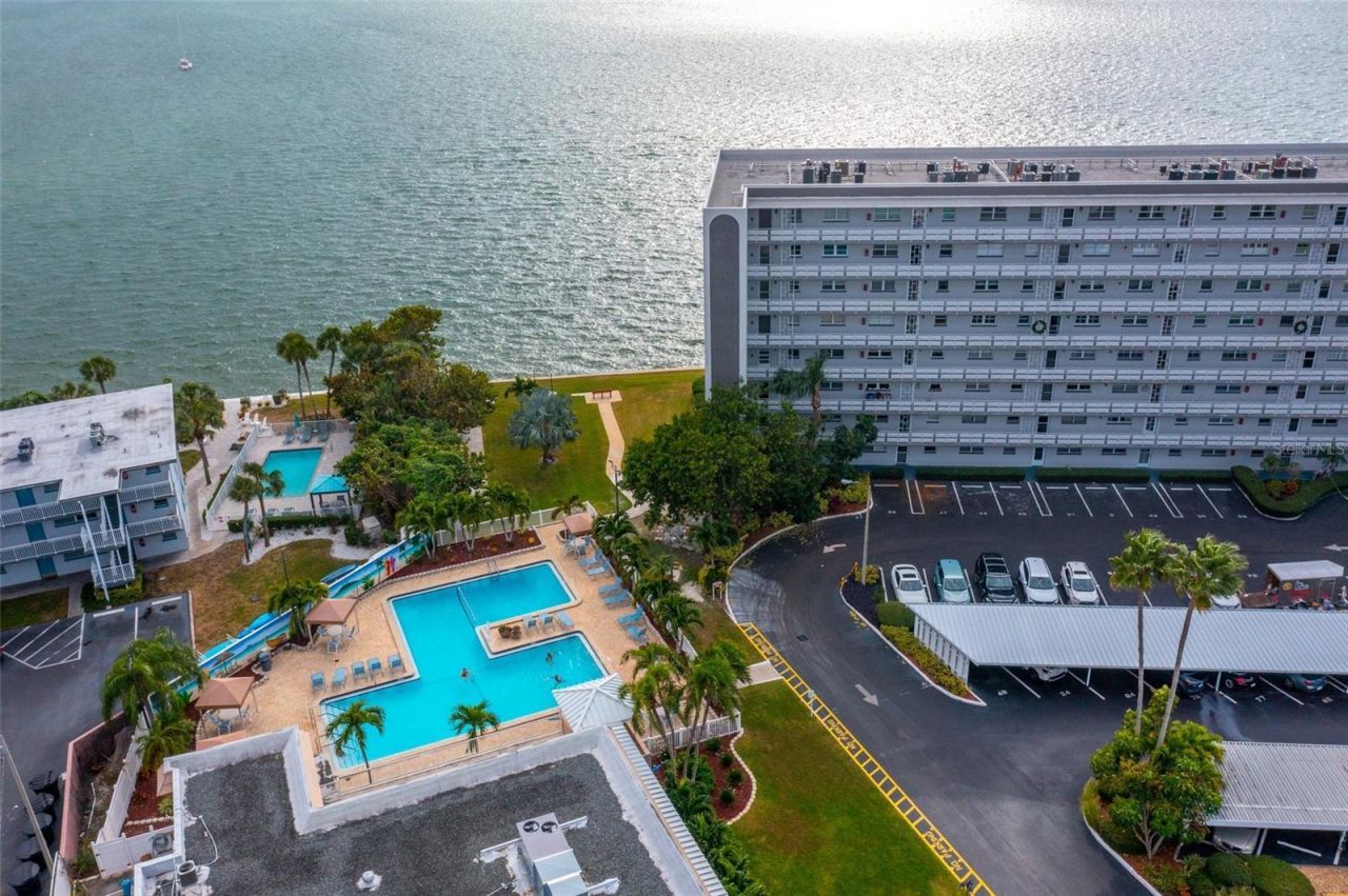 3018 59th Street S, Unit 111, Gulfport, FL 33707 Photo