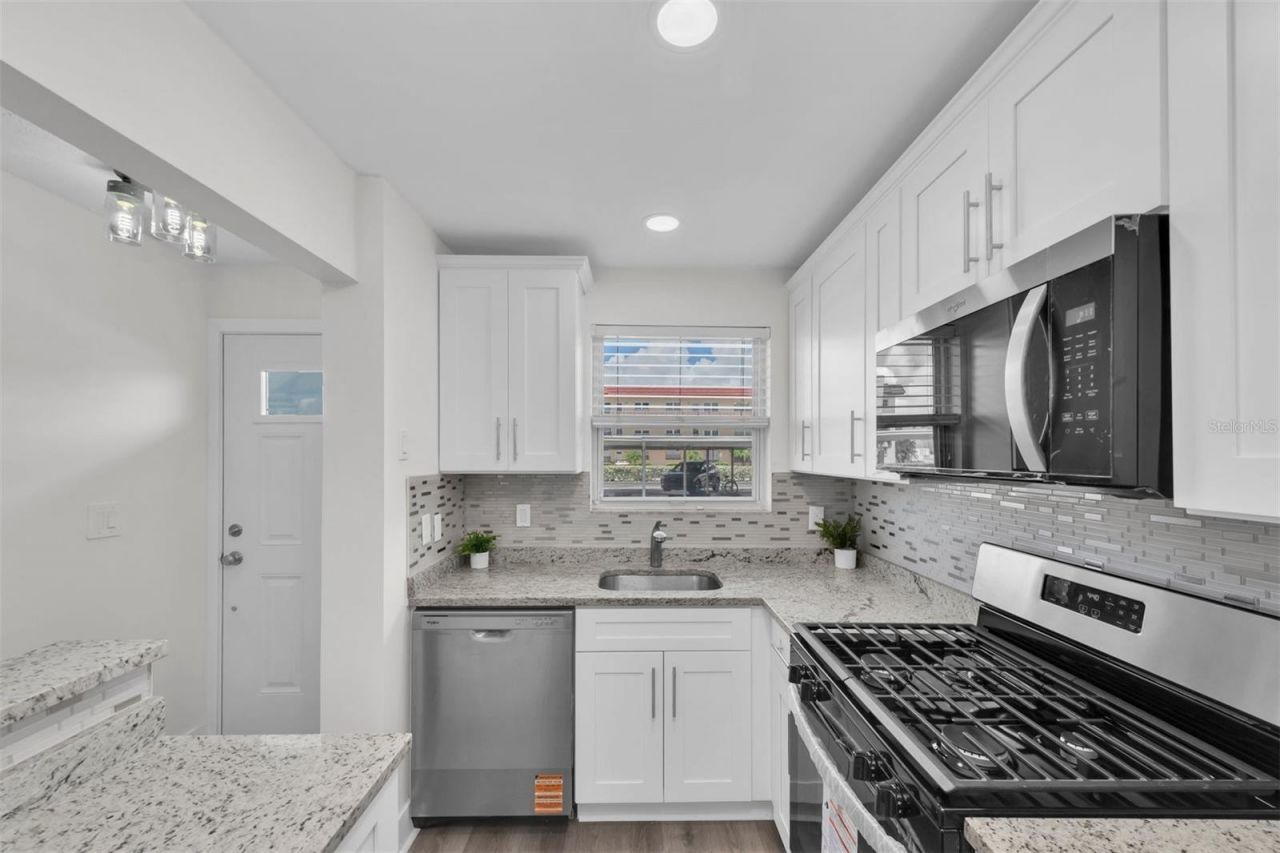 3018 59th Street S, Unit 111, Gulfport, FL 33707 Photo