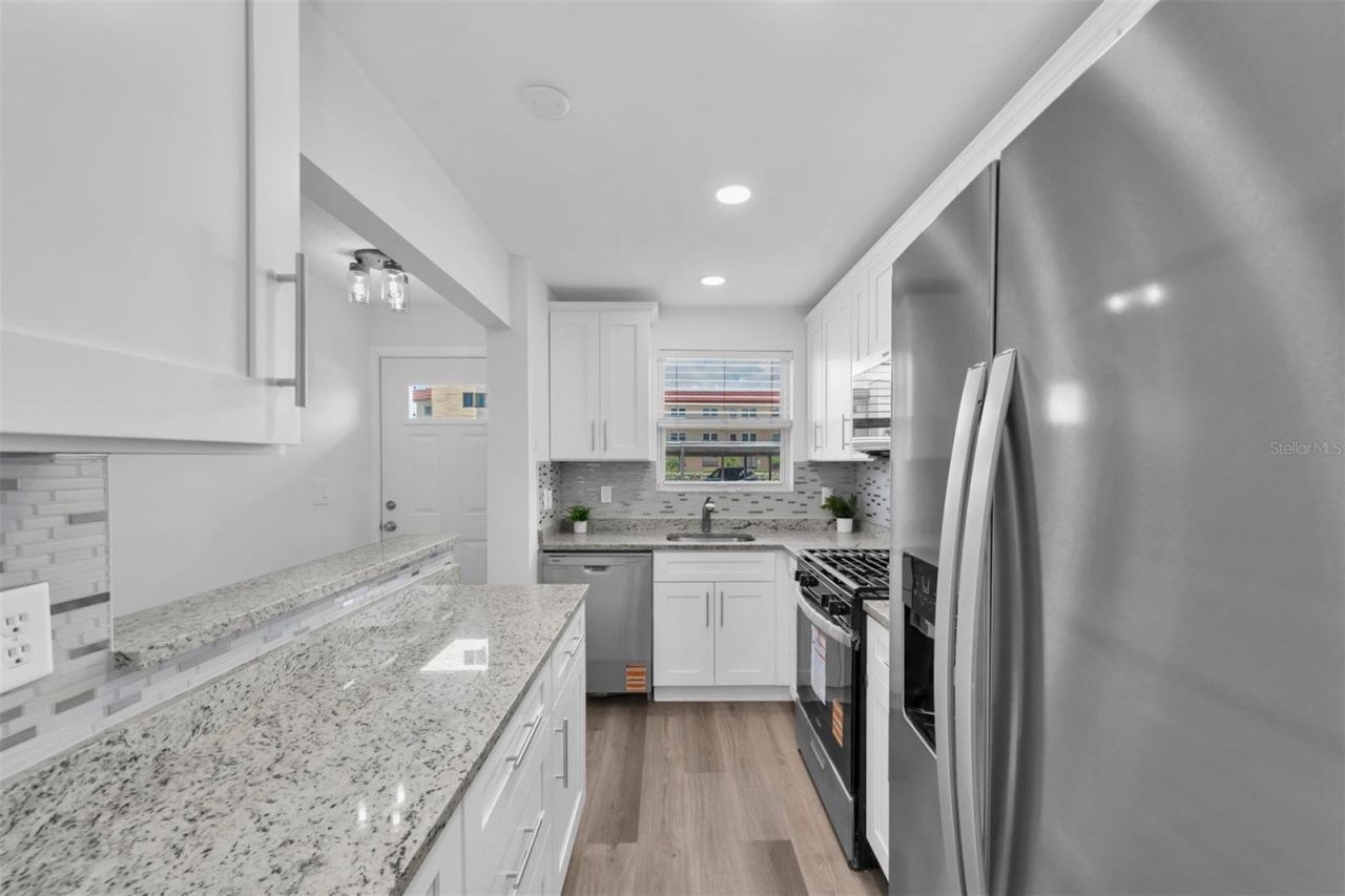 3018 59th Street S, Unit 111, Gulfport, FL 33707 Photo