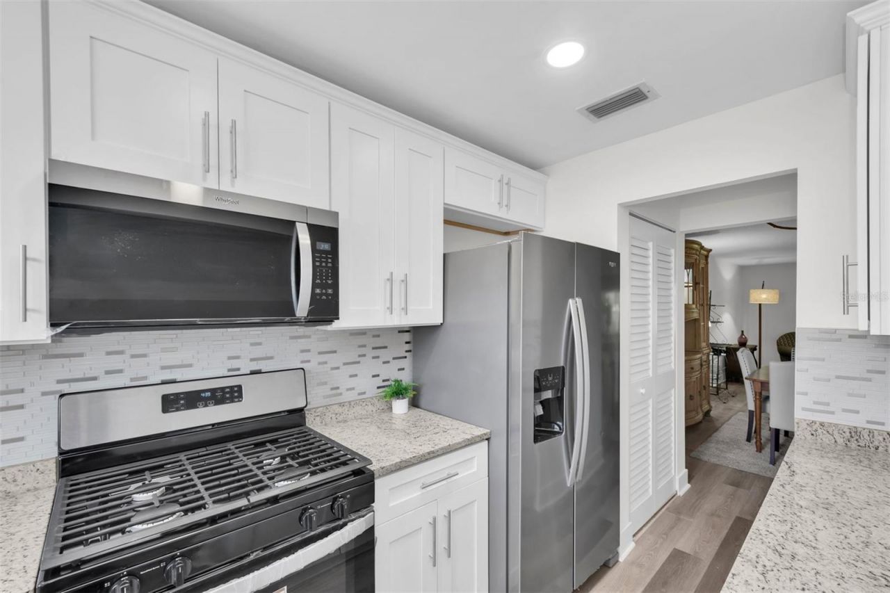 3018 59th Street S, Unit 111, Gulfport, FL 33707 Photo