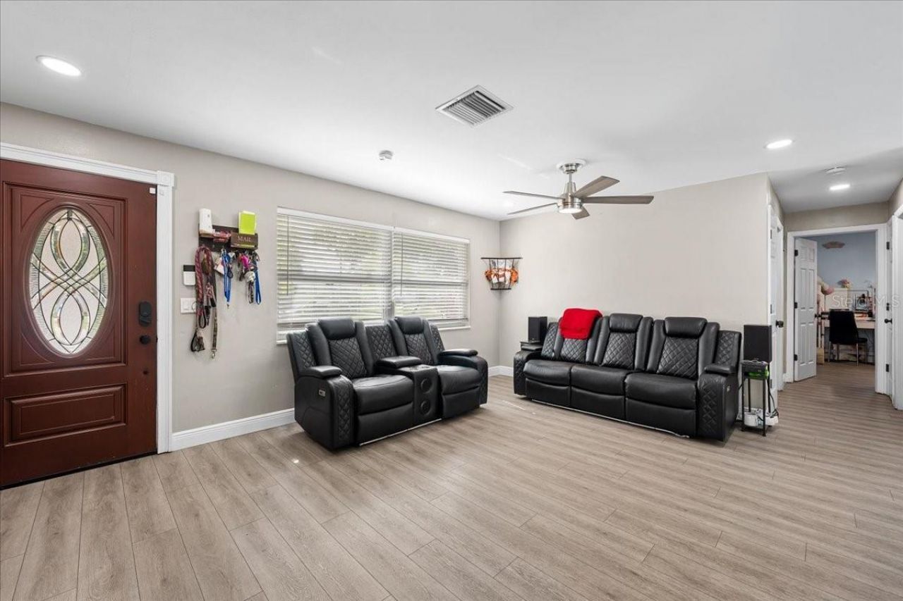 490 E Lake Drive, Largo, FL 33771 Photo