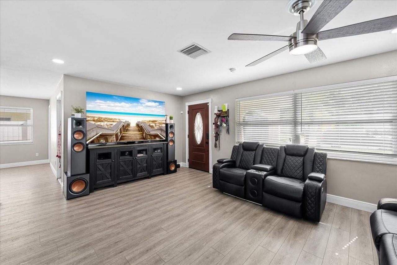 490 E Lake Drive, Largo, FL 33771 Photo