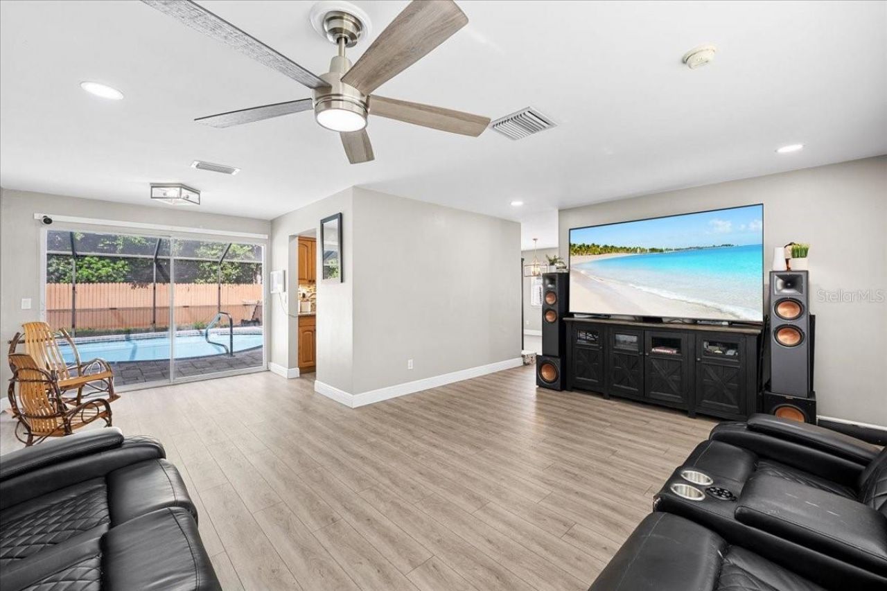 490 E Lake Drive, Largo, FL 33771 Photo
