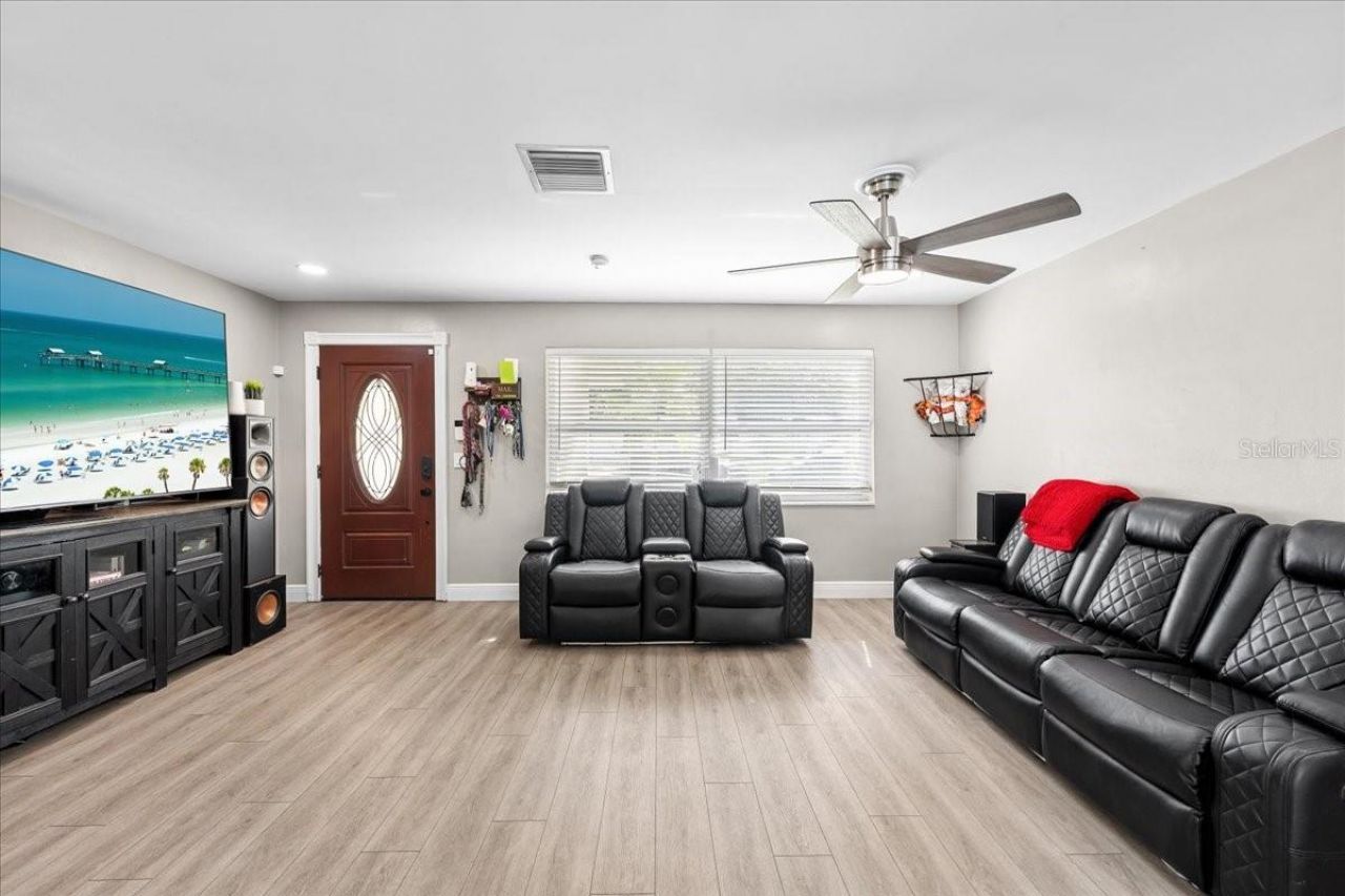 490 E Lake Drive, Largo, FL 33771 Photo