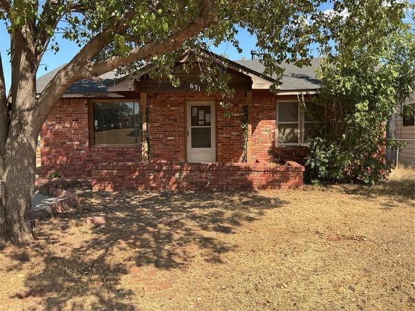 631 N 4th , Clinton, OK 73601