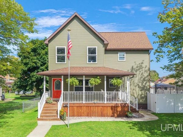 1314 Montana Avenue, Gladstone, MI 49837