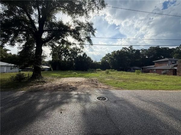 31 Bernard Street , Saraland, AL 36571