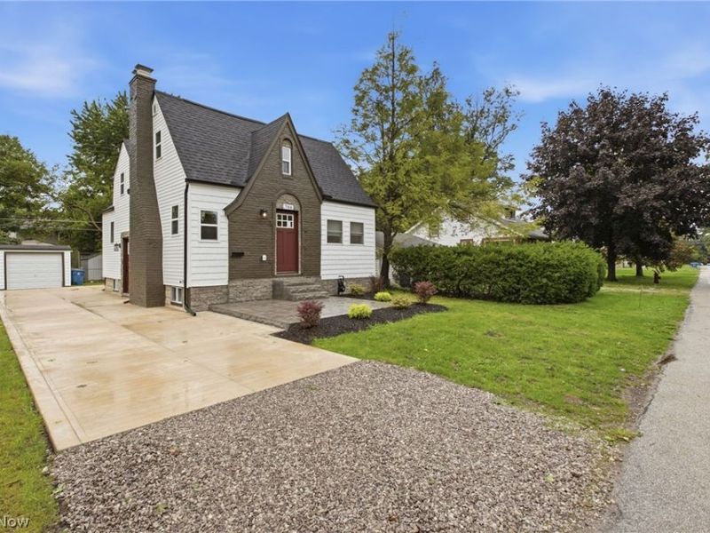 766 Cherokee Trail, Willoughby, OH 44094 Photo 3