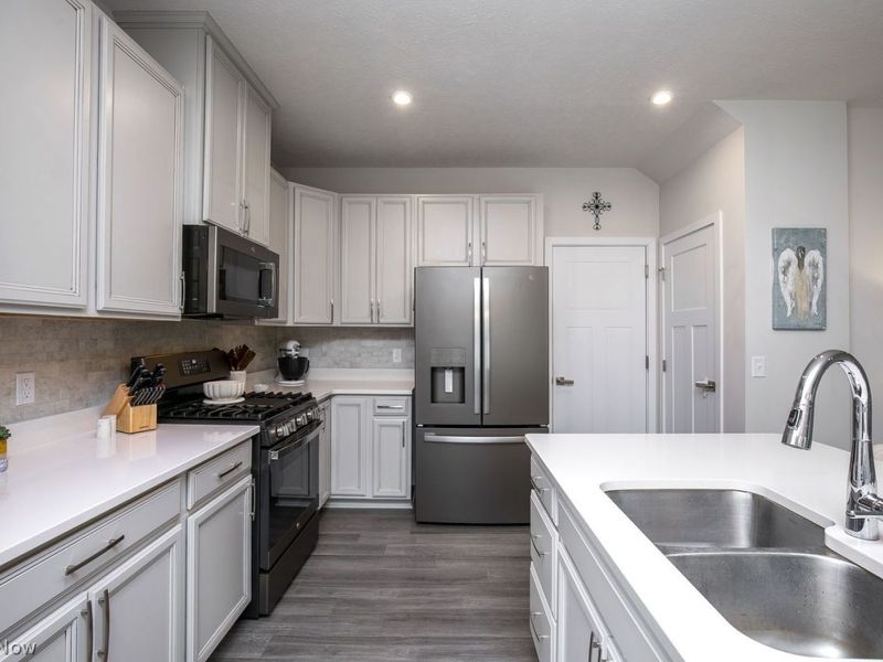 3065 Bonita Circle SE, Canal Fulton, OH 44614 Photo 4