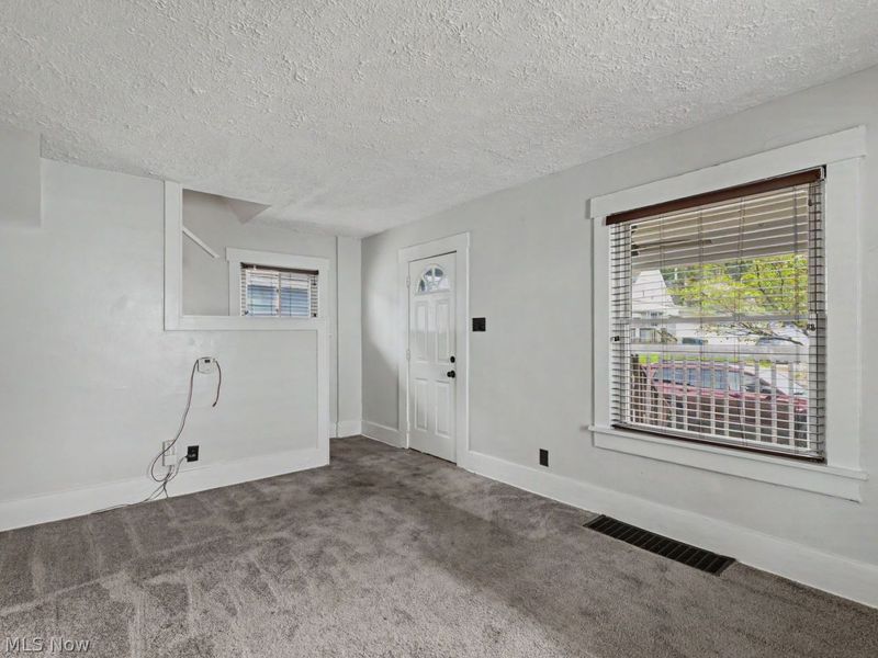 639 Broadway Street E, Cuyahoga Falls, OH 44221 Photo 2