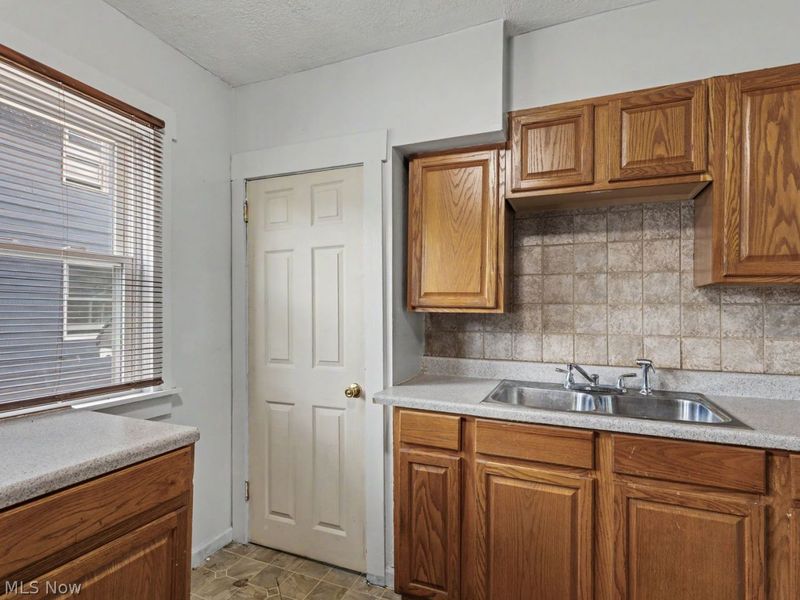 639 Broadway Street E, Cuyahoga Falls, OH 44221 Photo 8