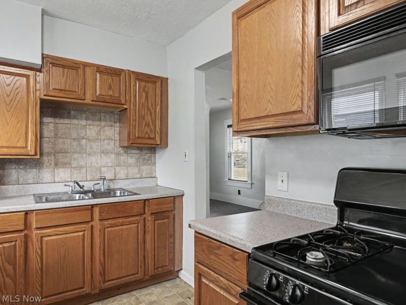 639 Broadway Street E, Cuyahoga Falls, OH 44221 Photo 9