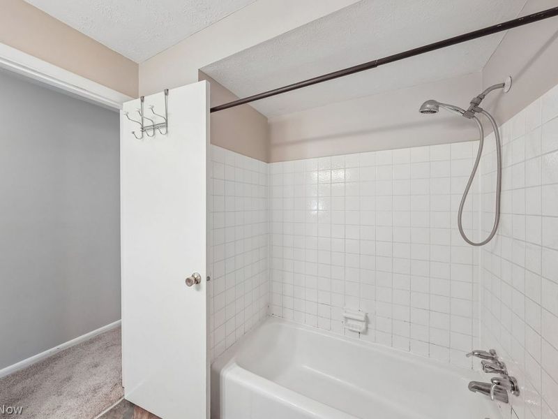 5830 Mural Drive, Seven Hills, OH 44131 Photo 20