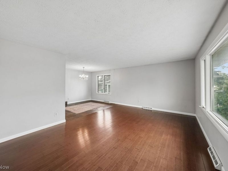 5830 Mural Drive, Seven Hills, OH 44131 Photo 4