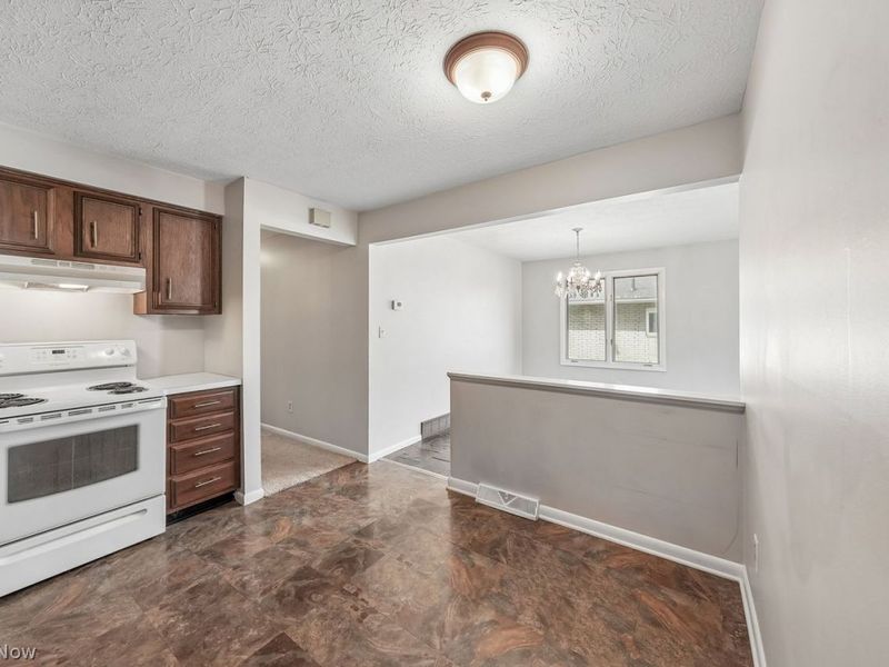5830 Mural Drive, Seven Hills, OH 44131 Photo 8