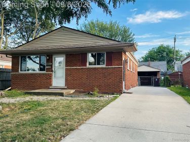 7532 Superior, Center Line, Mi 48015