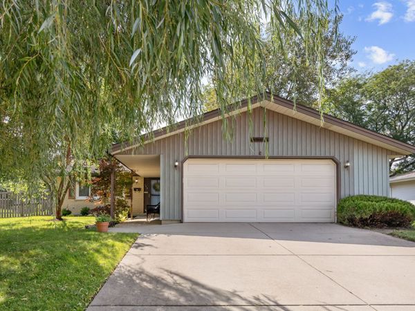 124 Patricia Drive , Schaumburg, IL 60193