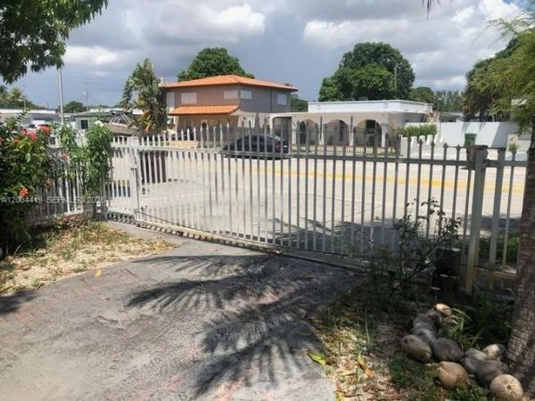 770 E 17th St , Hialeah, FL 33010