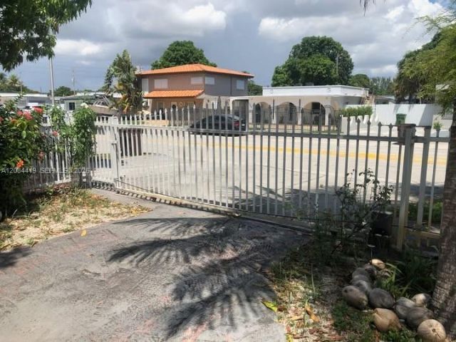 770 E 17th St, Hialeah, FL 33010 Photo