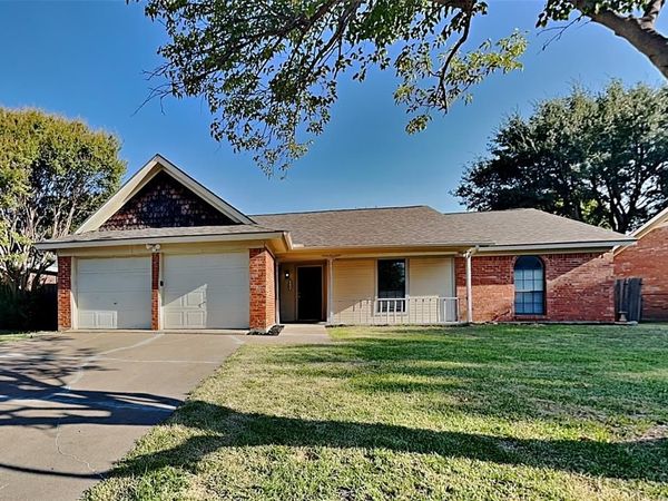6741 Ridgetop Road , North Richland Hills, TX 76182
