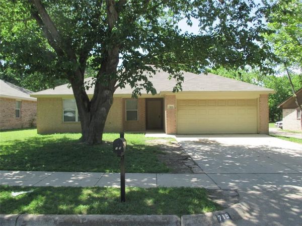 719 Hallvale Drive , White Settlement, TX 76108