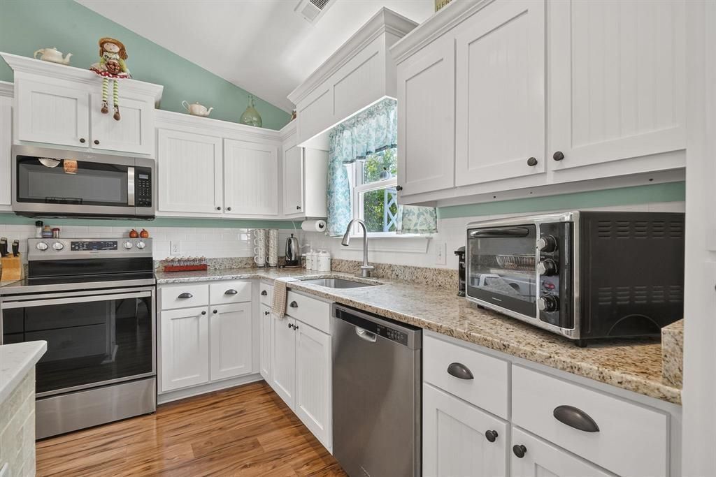 148 Penn Circle  Photo 6